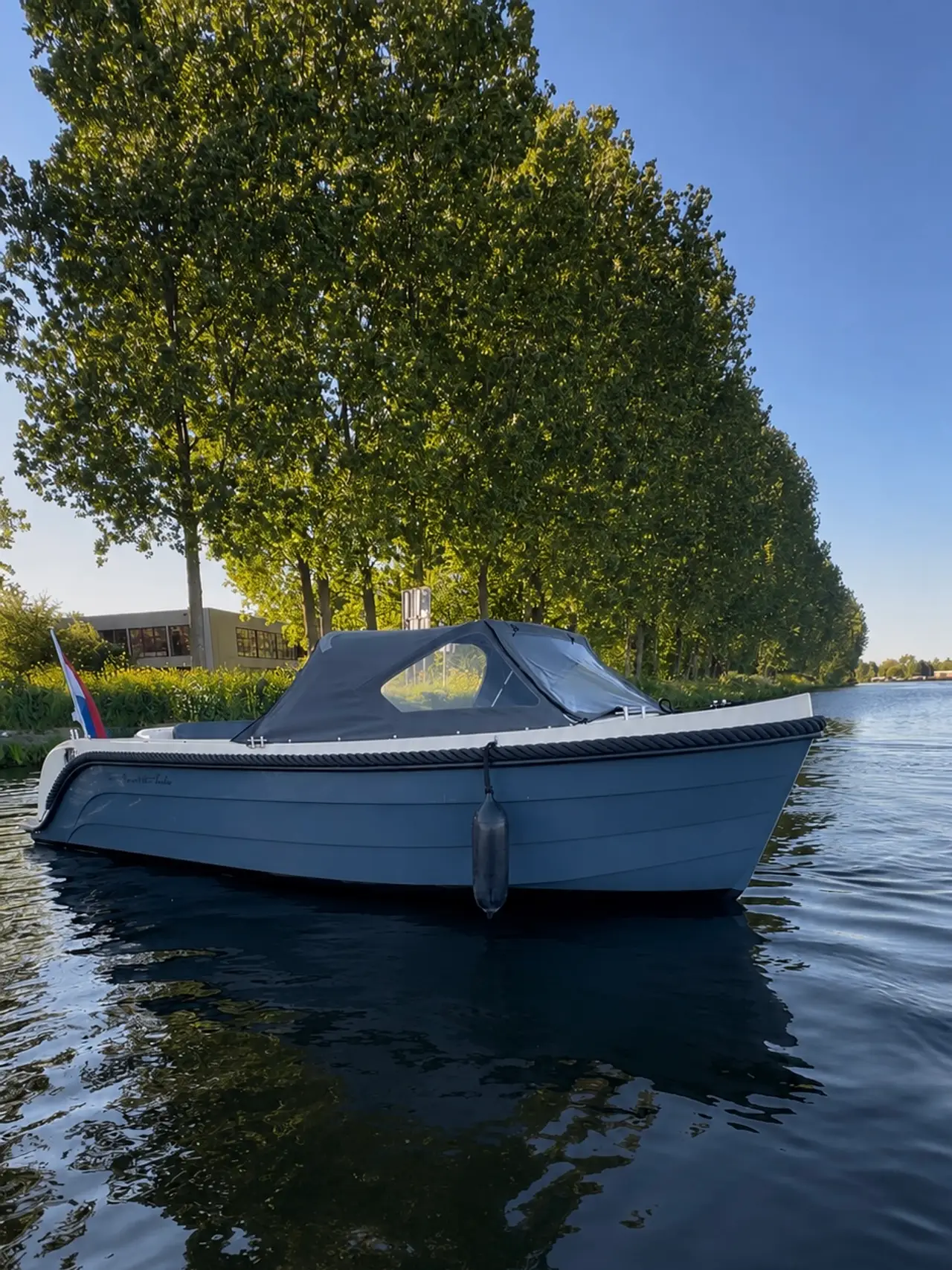 Oud Huijzer 616 Tender sloep op het water in Rotterdam